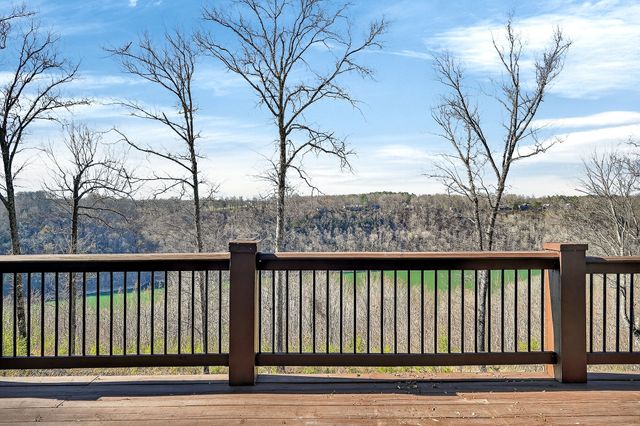 1175 W Hutchins Bend Rd, Sparta, TN 38583