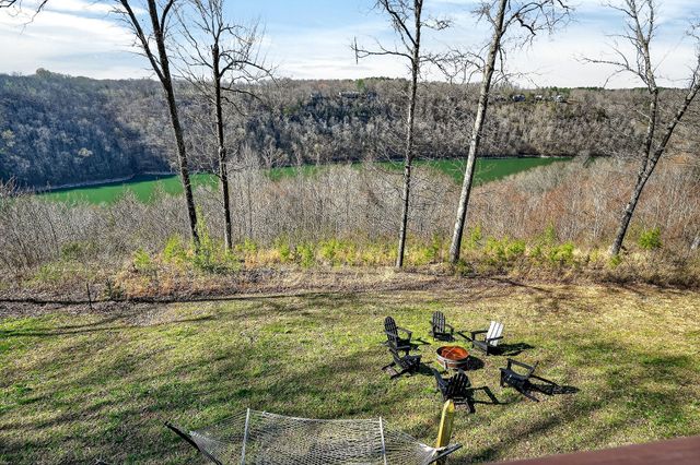 1175 W Hutchins Bend Rd, Sparta, TN 38583