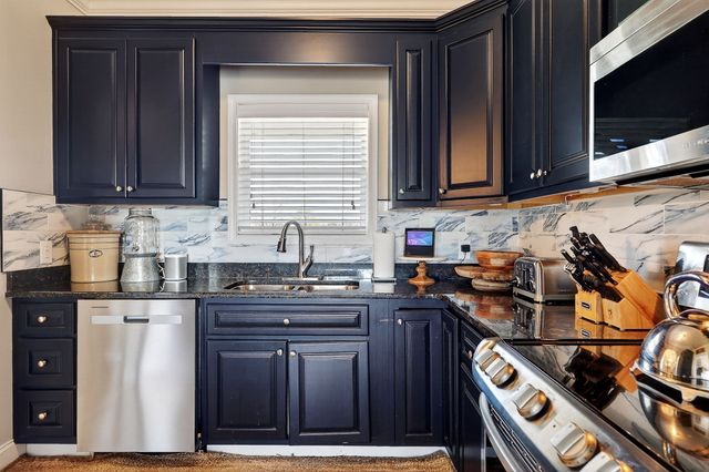 1175 W Hutchins Bend Rd, Sparta, TN 38583