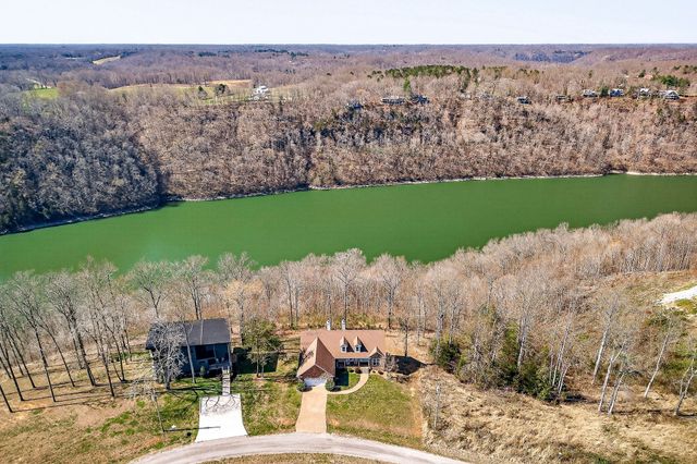 1175 W Hutchins Bend Rd, Sparta, TN 38583