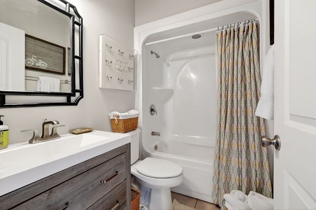 1175 W Hutchins Bend Rd, Sparta, TN 38583