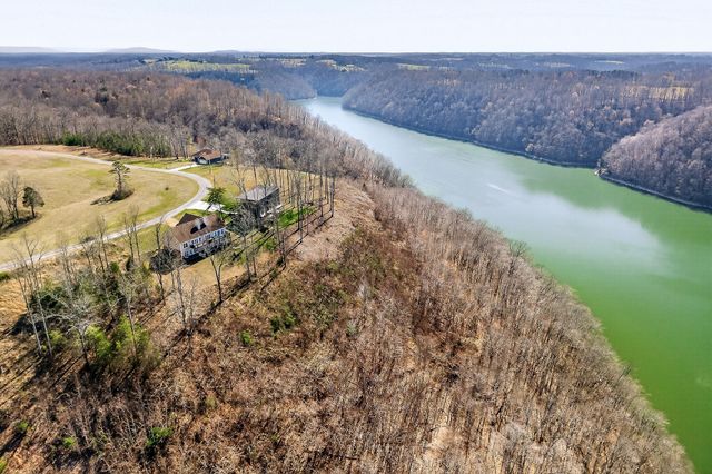 1175 W Hutchins Bend Rd, Sparta, TN 38583