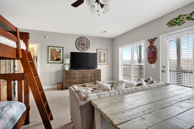 1175 W Hutchins Bend Rd, Sparta, TN 38583