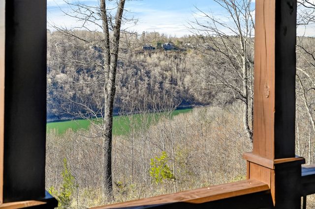 1175 W Hutchins Bend Rd, Sparta, TN 38583