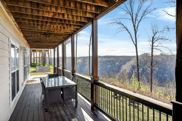 1175 W Hutchins Bend Rd, Sparta, TN 38583