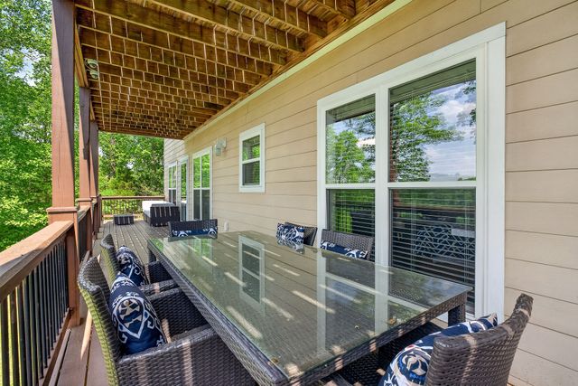 1175 W Hutchins Bend Rd, Sparta, TN 38583