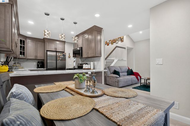 903 Appian Knoll Ct, El Sobrante, CA 94803