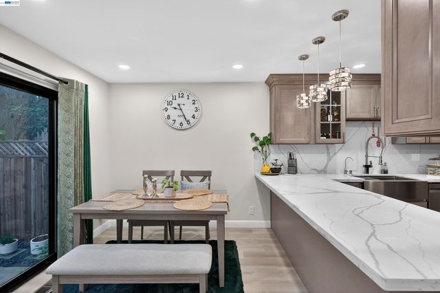 903 Appian Knoll Ct, El Sobrante, CA 94803