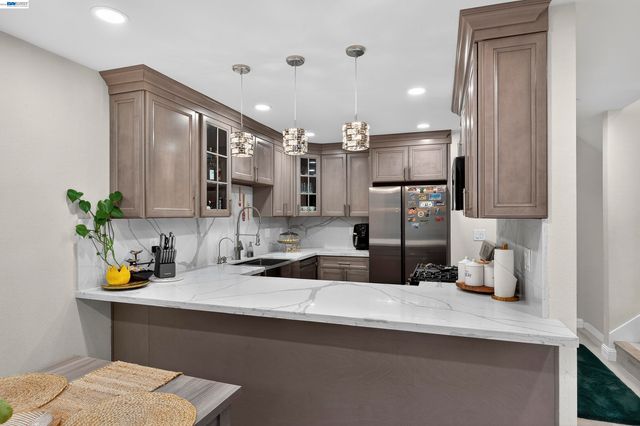 903 Appian Knoll Ct, El Sobrante, CA 94803