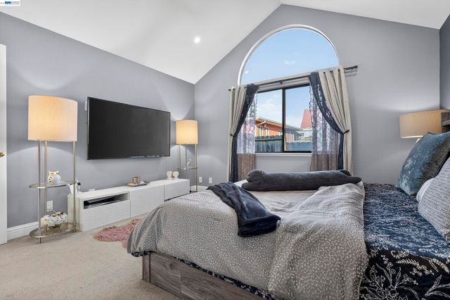 903 Appian Knoll Ct, El Sobrante, CA 94803