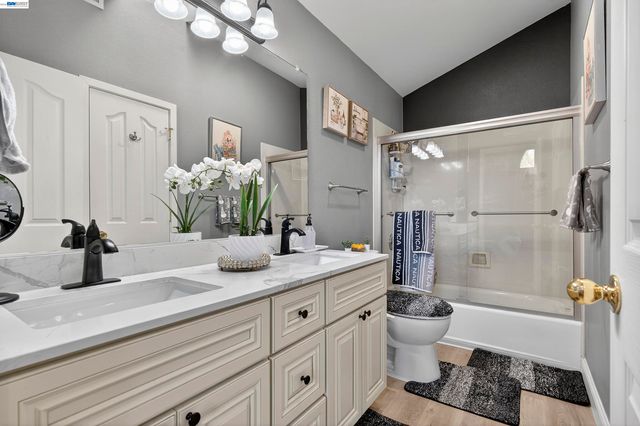 903 Appian Knoll Ct, El Sobrante, CA 94803