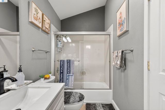 903 Appian Knoll Ct, El Sobrante, CA 94803