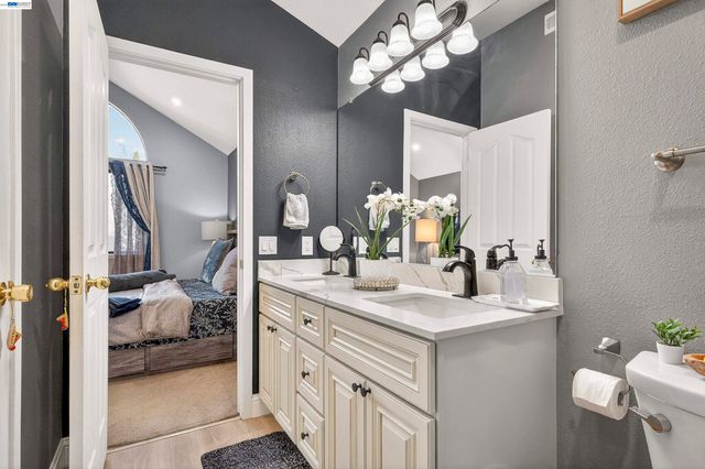 903 Appian Knoll Ct, El Sobrante, CA 94803