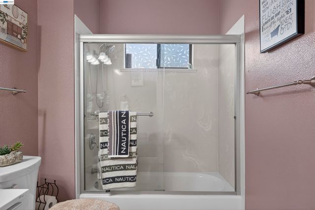 903 Appian Knoll Ct, El Sobrante, CA 94803