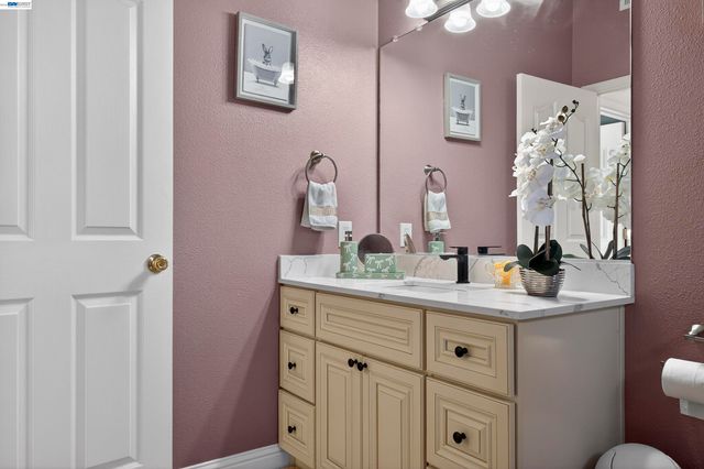 903 Appian Knoll Ct, El Sobrante, CA 94803