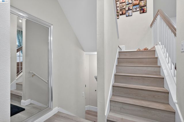 903 Appian Knoll Ct, El Sobrante, CA 94803