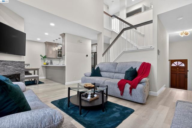 903 Appian Knoll Ct, El Sobrante, CA 94803