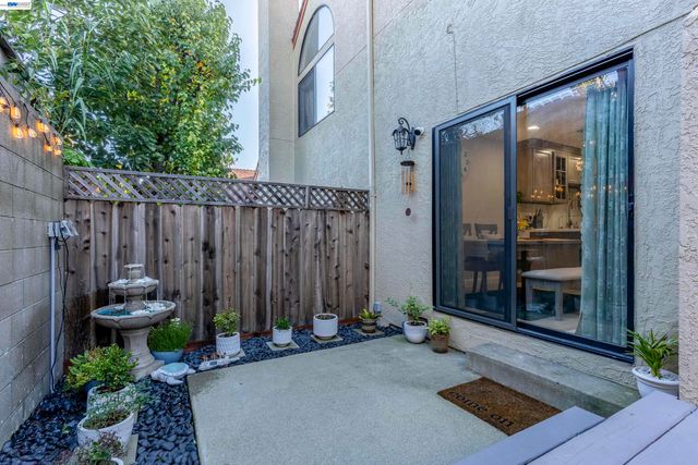 903 Appian Knoll Ct, El Sobrante, CA 94803