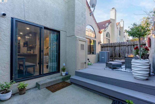 903 Appian Knoll Ct, El Sobrante, CA 94803