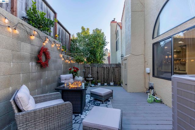 903 Appian Knoll Ct, El Sobrante, CA 94803