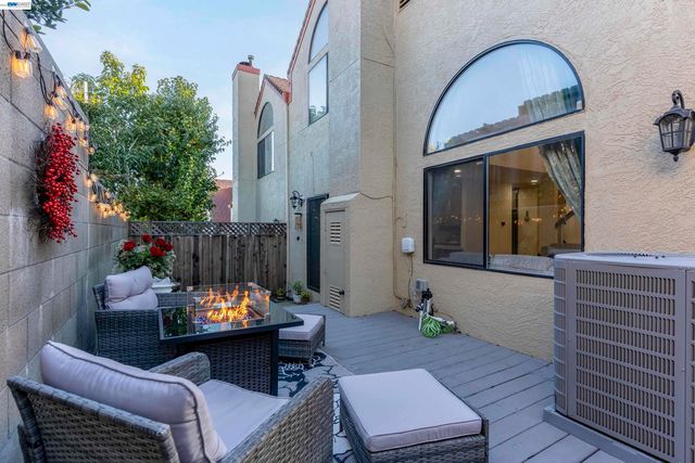 903 Appian Knoll Ct, El Sobrante, CA 94803