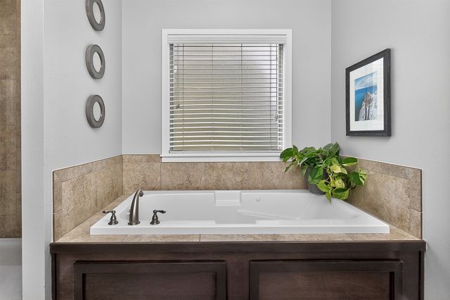 365 NE Fox Run Trail, Waukee, IA 50263