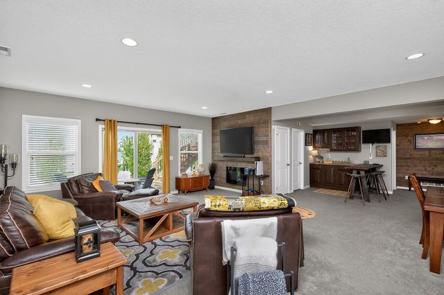 365 NE Fox Run Trail, Waukee, IA 50263
