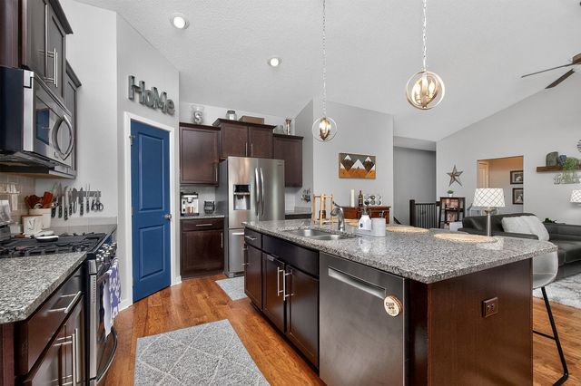 365 NE Fox Run Trail, Waukee, IA 50263