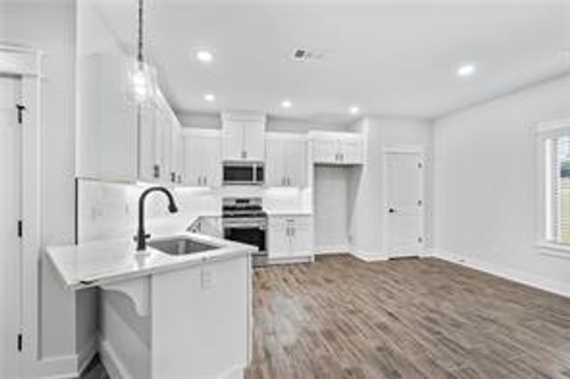 146 N Banner Avenue, Farmington, AR 72730