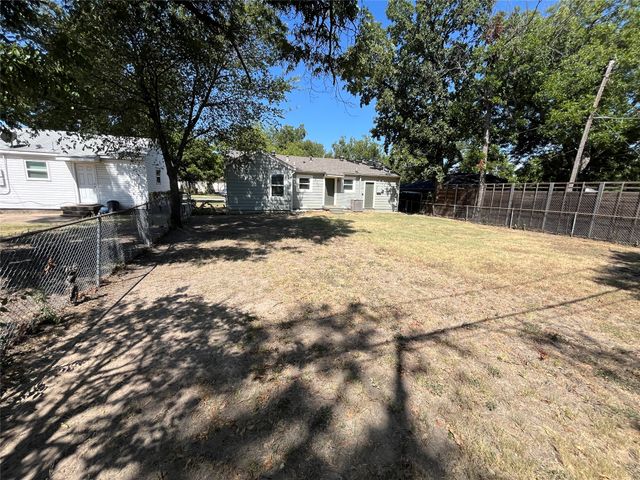 829 SW 5th Street, Grand Prairie, TX 75051