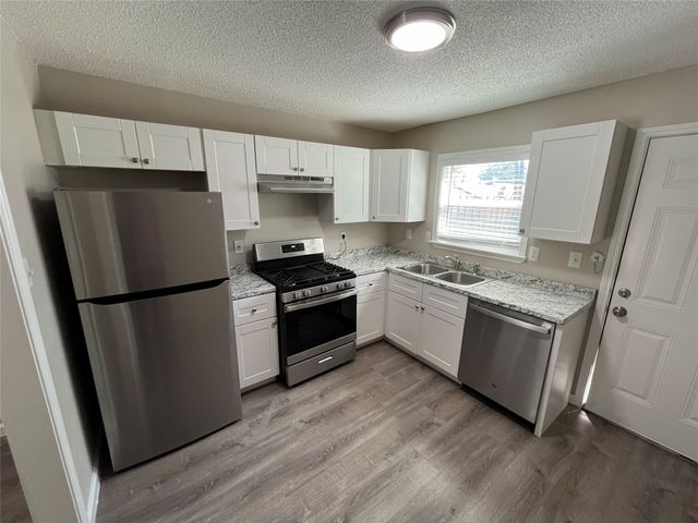 829 SW 5th Street, Grand Prairie, TX 75051