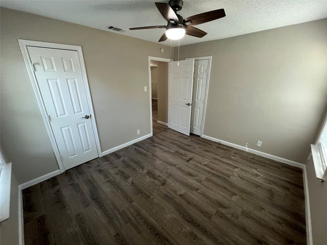 829 SW 5th Street, Grand Prairie, TX 75051