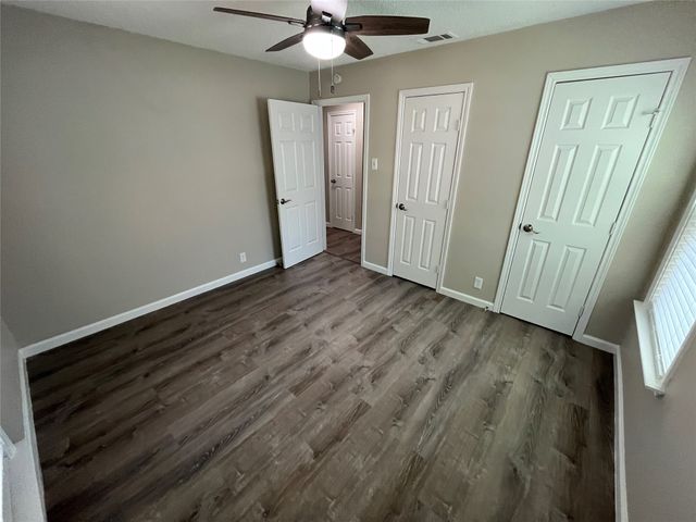 829 SW 5th Street, Grand Prairie, TX 75051