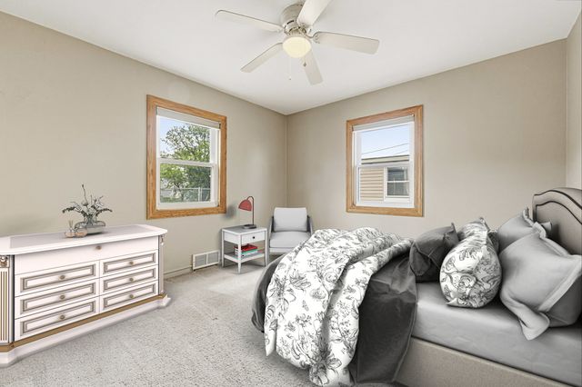 7922 N Waukegan Road, Niles, IL 60714