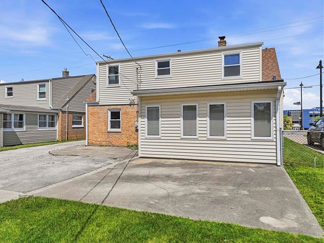 7922 N Waukegan Road, Niles, IL 60714