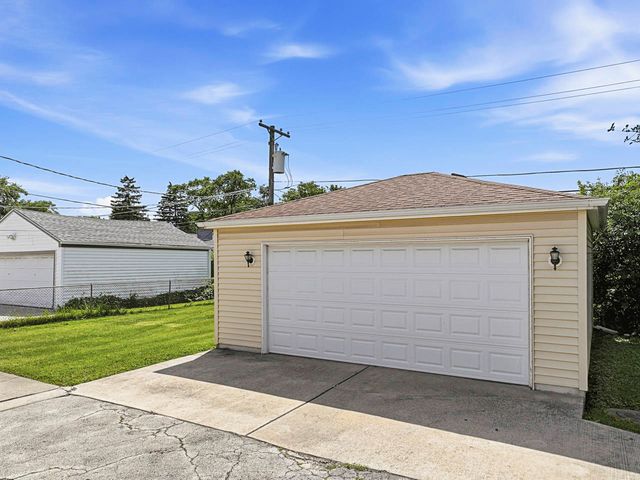 7922 N Waukegan Road, Niles, IL 60714