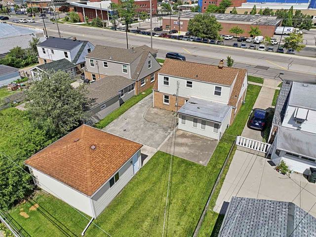 7922 N Waukegan Road, Niles, IL 60714