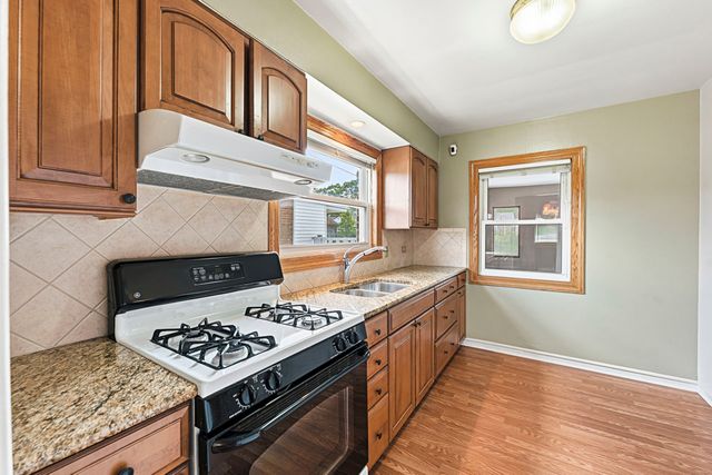 7922 N Waukegan Road, Niles, IL 60714