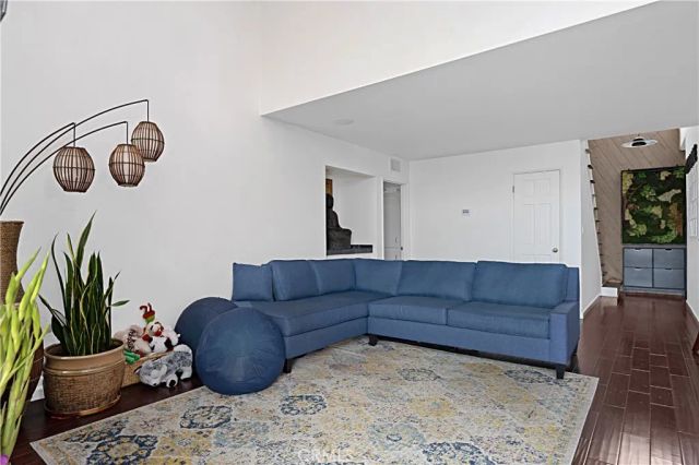 8180 Manitoba 350, Playa Del Rey, CA 90293