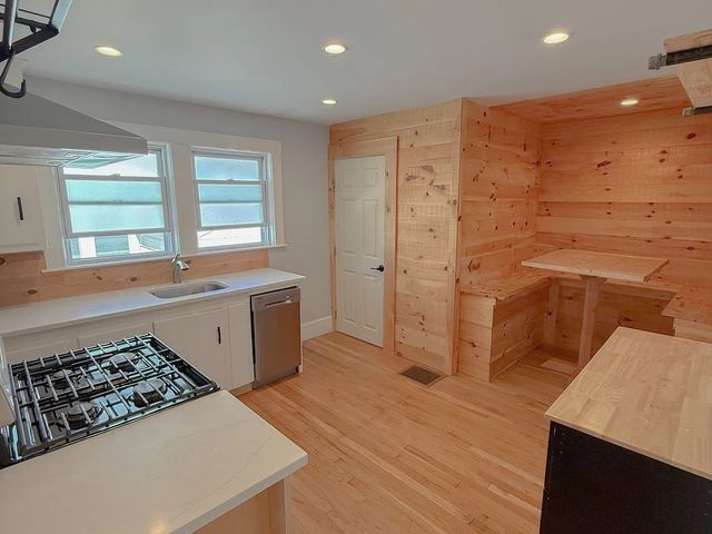 23 Leonard Rd Weymouth 23, Weymouth, MA 02191