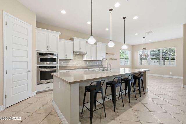 3930 E CHESTNUT Lane, Gilbert, AZ 85298