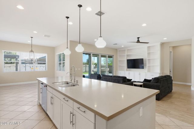 3930 E CHESTNUT Lane, Gilbert, AZ 85298