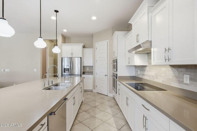 3930 E CHESTNUT Lane, Gilbert, AZ 85298