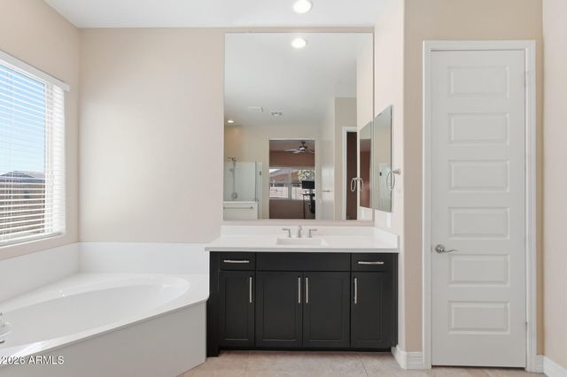 3930 E CHESTNUT Lane, Gilbert, AZ 85298