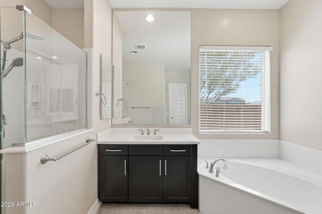 3930 E CHESTNUT Lane, Gilbert, AZ 85298