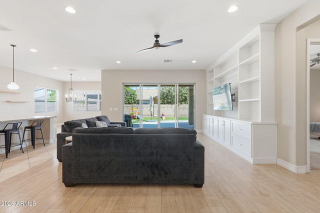 3930 E CHESTNUT Lane, Gilbert, AZ 85298