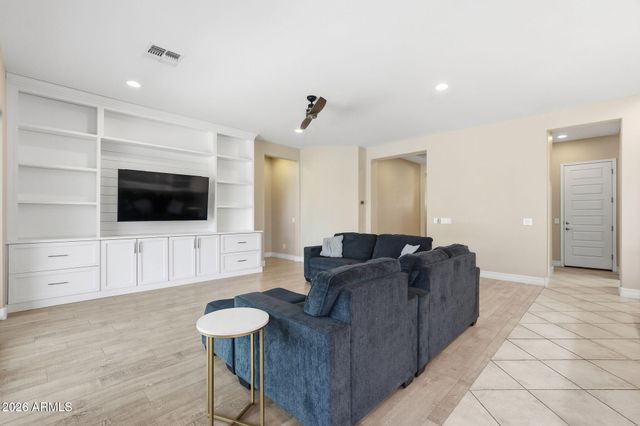 3930 E CHESTNUT Lane, Gilbert, AZ 85298