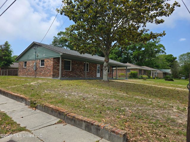 2330 Middlecoff Drive, Gulfport, MS 39507