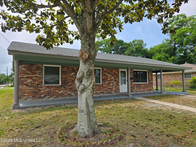 2330 Middlecoff Drive, Gulfport, MS 39507