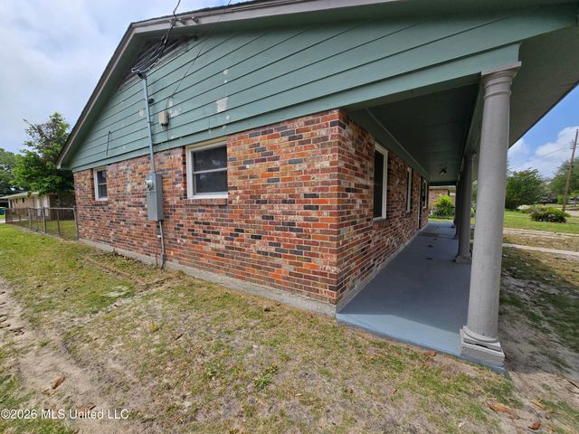 2330 Middlecoff Drive, Gulfport, MS 39507